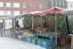 Schneetreiben beim Wochenmarkt