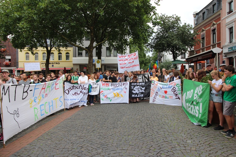 Transparente bei der Gegendemo - IMG_2095.JPG IMG_2095.JPG