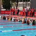 Triathleten im Wasserbecken